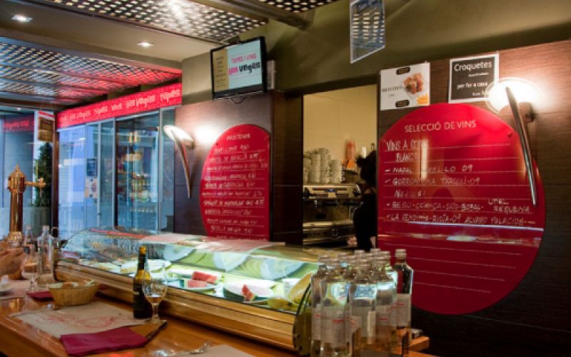 Barra de bar amb tapes